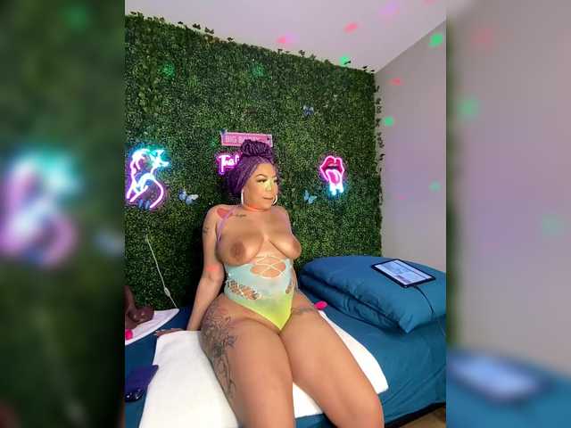 BigButtSarena's BongaCams show and profile