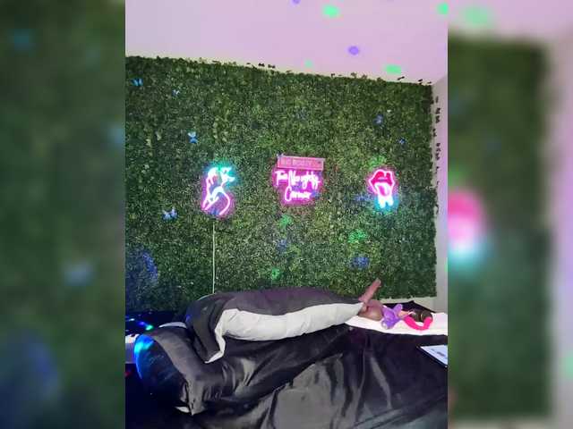 BigButtSarena's BongaCams show and profile