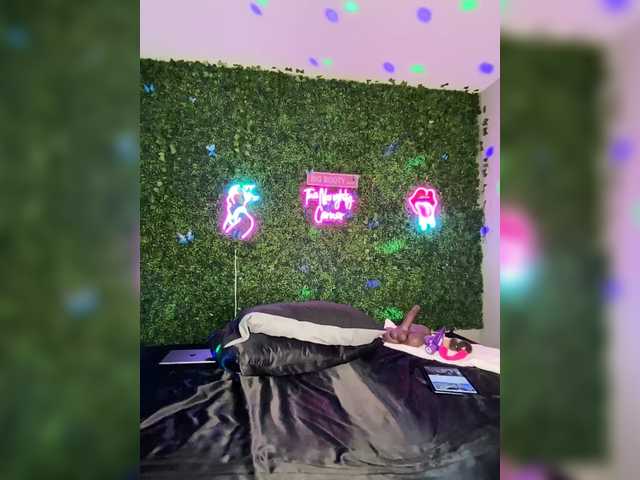 BigButtSarena's BongaCams show and profile