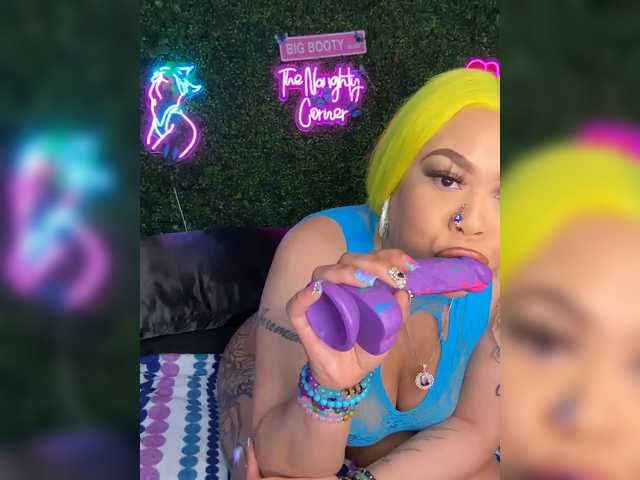 BigButtSarena's BongaCams show and profile