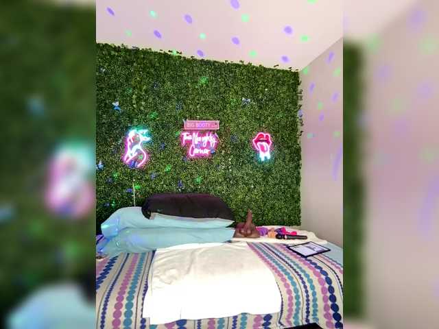 BigButtSarena's BongaCams show and profile