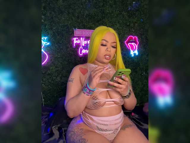 BigButtSarena live cam profile