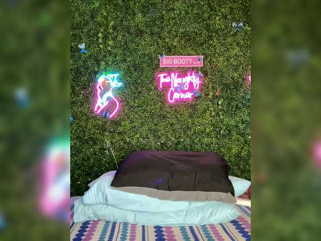 BigButtSarena's BongaCams show and profile