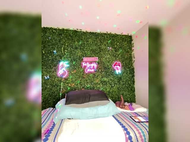 BigButtSarena's BongaCams show and profile