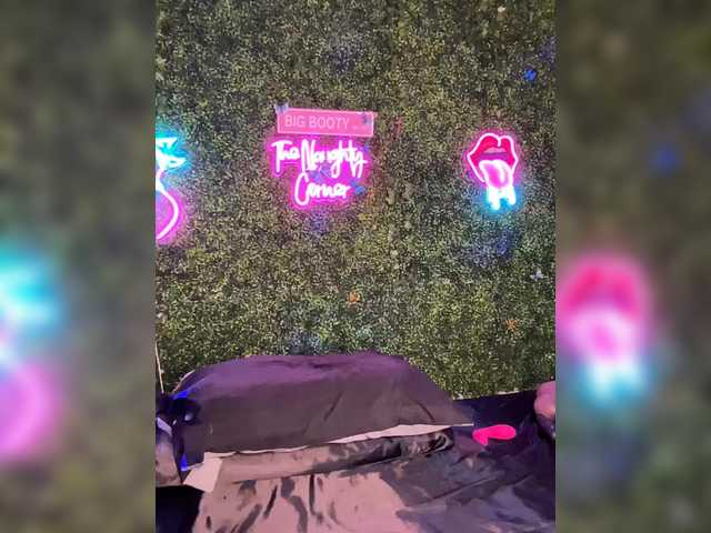 BigButtSarena's BongaCams show and profile