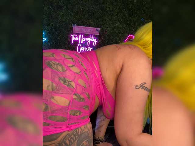 BigButtSarena's BongaCams show and profile