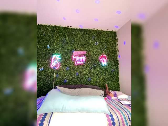 BigButtSarena's BongaCams show and profile