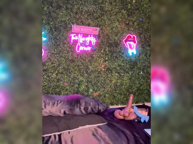 BigButtSarena's BongaCams show and profile