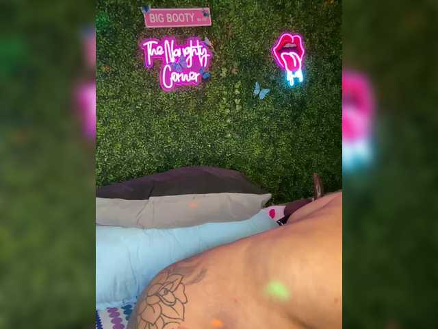 BigButtSarena's BongaCams show and profile