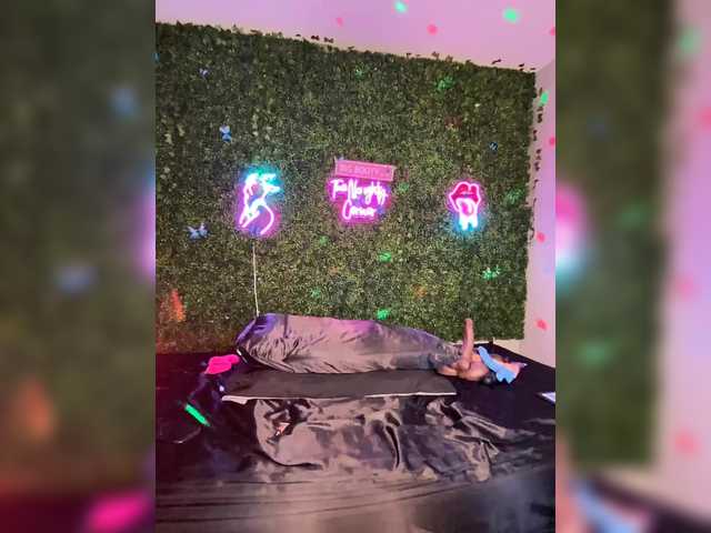 BigButtSarena's BongaCams show and profile