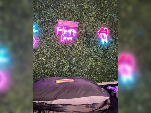 SarenaSoThick webcam