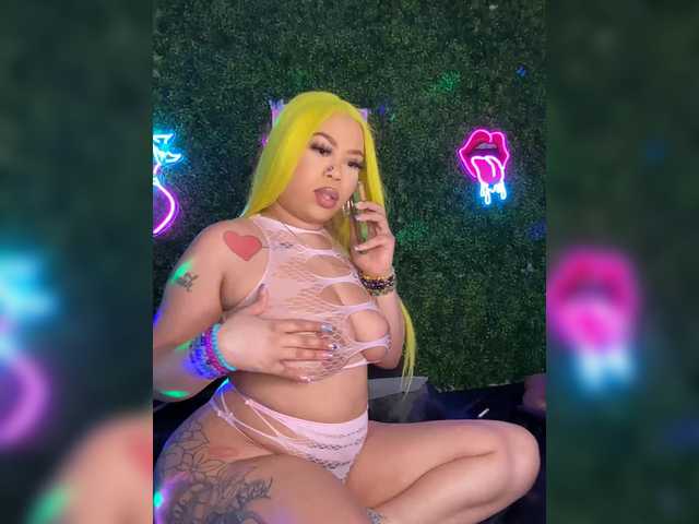 BigButtSarena's BongaCams show and profile