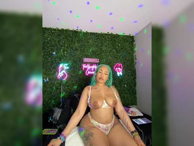 BigButtSarena's BongaCams show and profile