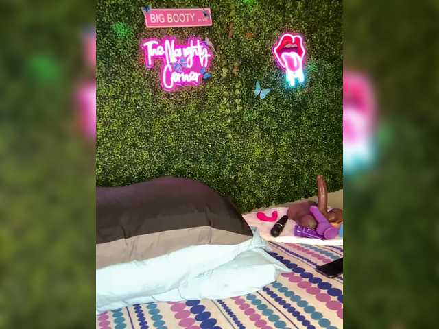 BigButtSarena's BongaCams show and profile