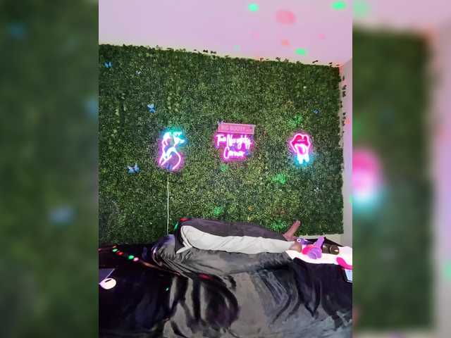 BigButtSarena's BongaCams show and profile