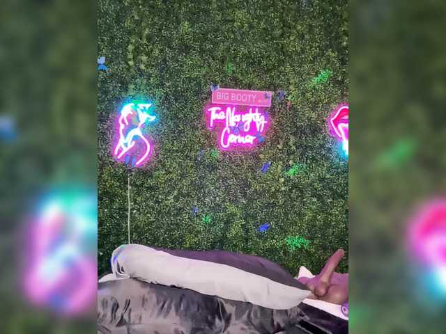 BigButtSarena's BongaCams show and profile