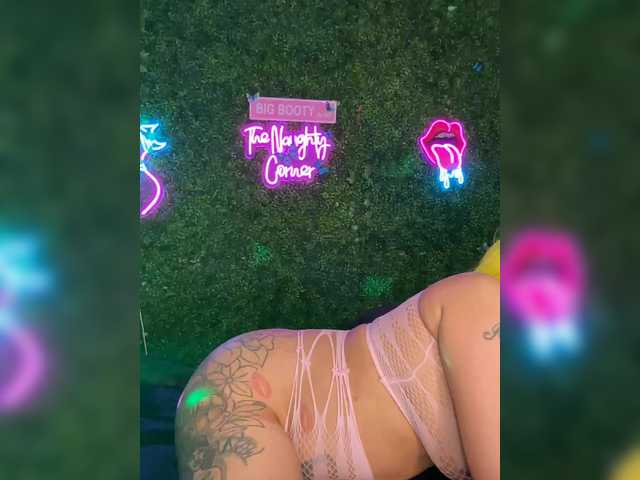 BigButtSarena's BongaCams show and profile