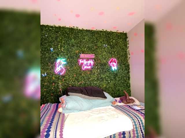 BongaCams BigButtSarena is Freechat BigButtSarena — Birthday Girl Rides Cock #ebony #bigboobs #lovense #milf #bigass #bigbooty Pm is 35 tokensShare cam 75 tokens