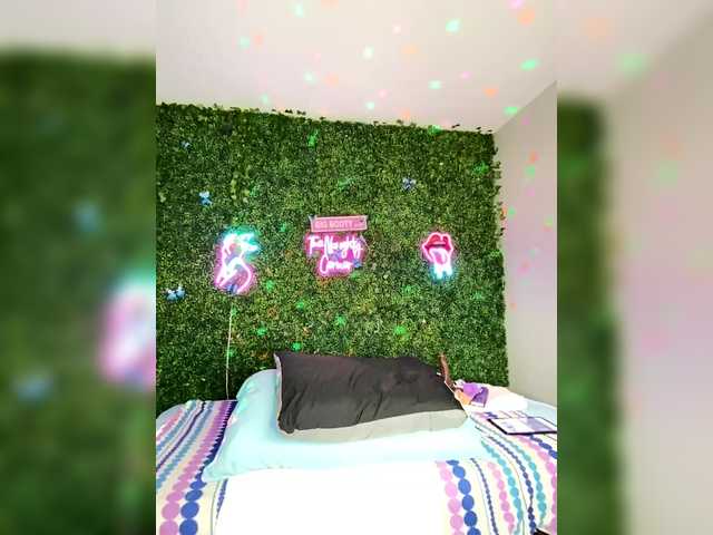 BigButtSarena's BongaCams show and profile