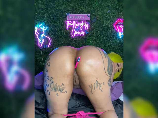 BigButtSarena's BongaCams show and profile