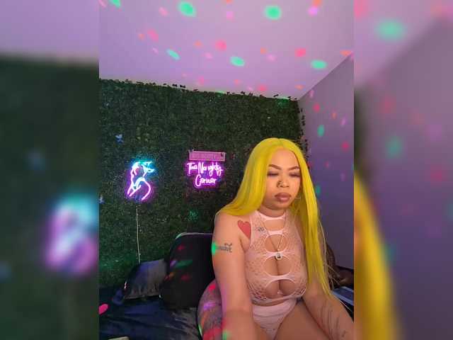 BigButtSarena's BongaCams show and profile