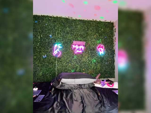 BigButtSarena's BongaCams show and profile