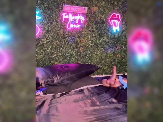 BigButtSarena's BongaCams show and profile