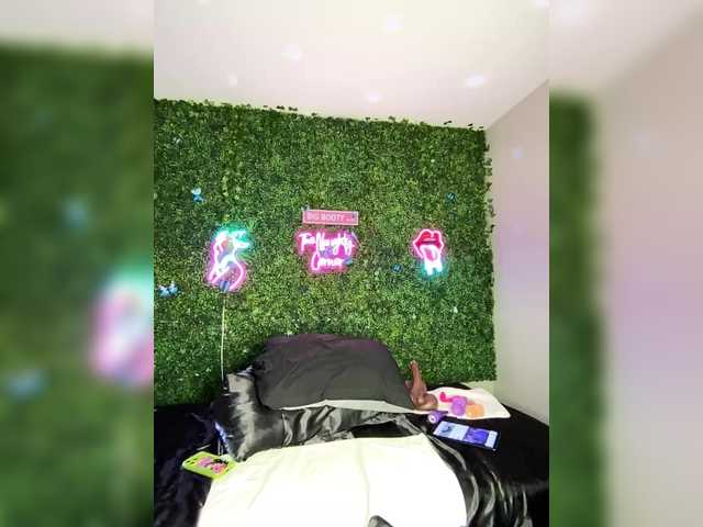 BigButtSarena's BongaCams show and profile