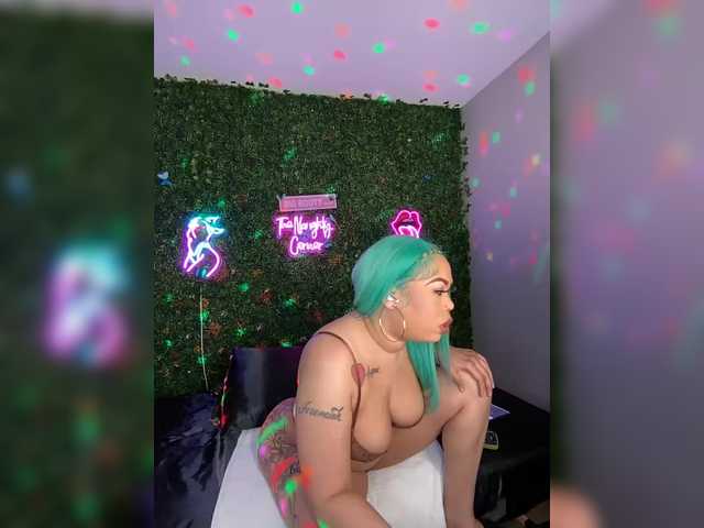 BigButtSarena's BongaCams show and profile