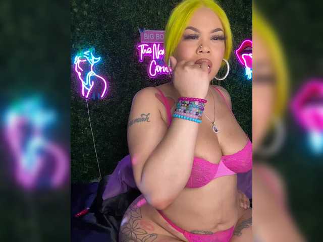 BigButtSarena's BongaCams show and profile