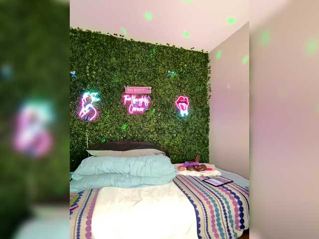 BigButtSarena's BongaCams show and profile