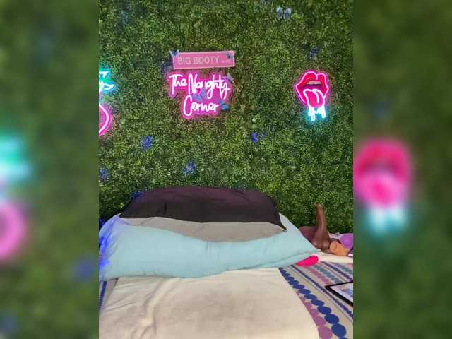 BigButtSarena's BongaCams show and profile