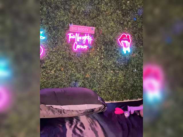 BigButtSarena's BongaCams show and profile