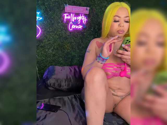 BigButtSarena's BongaCams show and profile