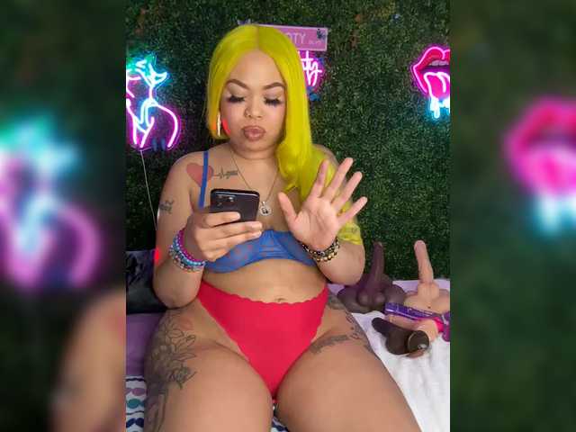 BigButtSarena's BongaCams show and profile