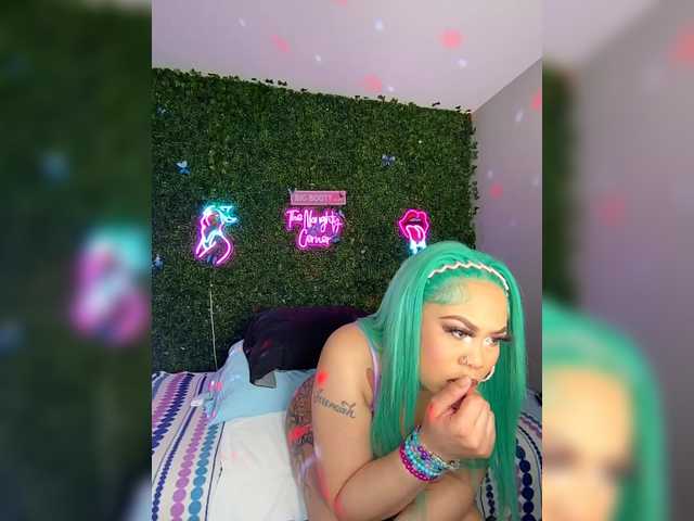 BigButtSarena's BongaCams show and profile