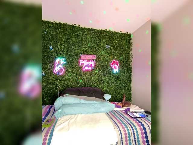 BigButtSarena's BongaCams show and profile