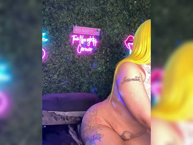 BigButtSarena's BongaCams show and profile