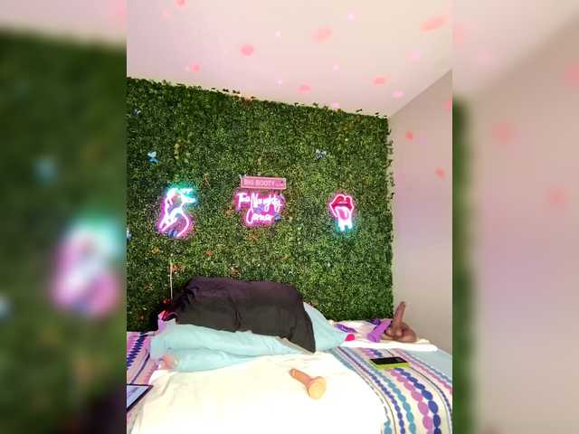 BigButtSarena's BongaCams show and profile