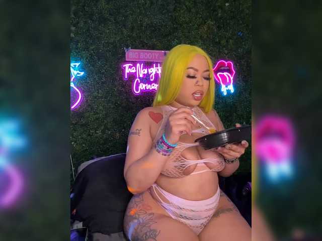 BigButtSarena's BongaCams show and profile