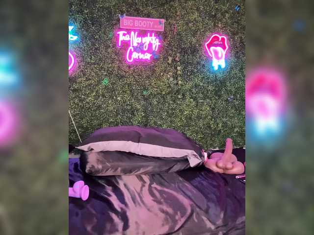 BigButtSarena's BongaCams show and profile