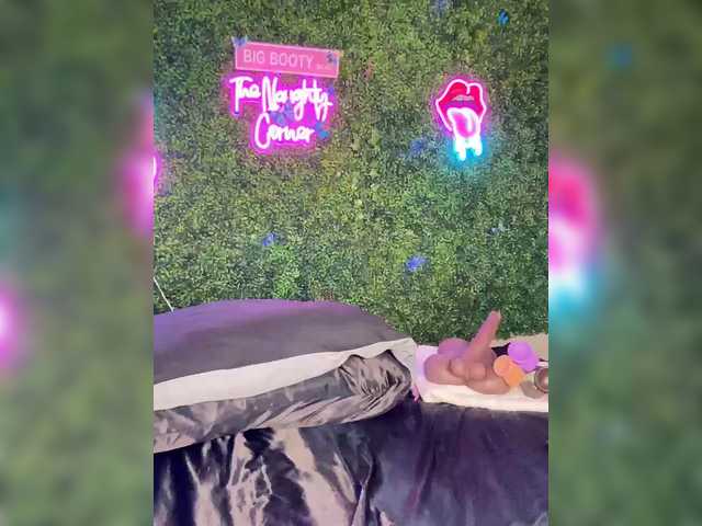 BigButtSarena's BongaCams show and profile