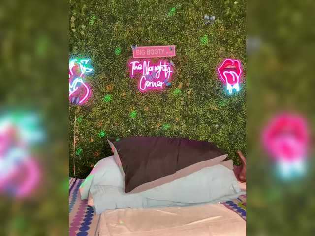 BigButtSarena's BongaCams show and profile