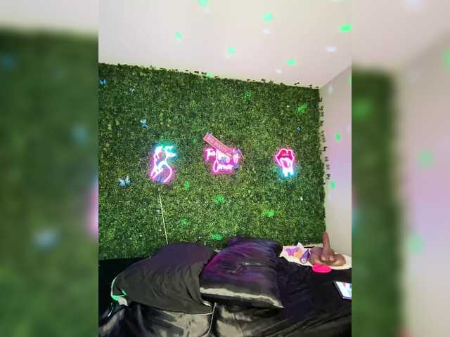 BigButtSarena's BongaCams show and profile