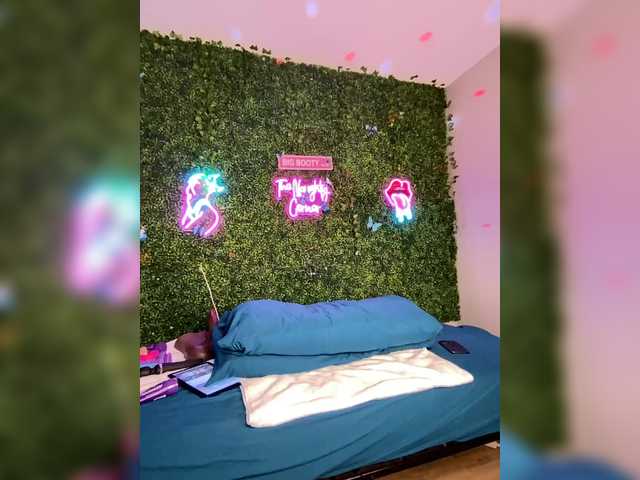 BigButtSarena's BongaCams show and profile