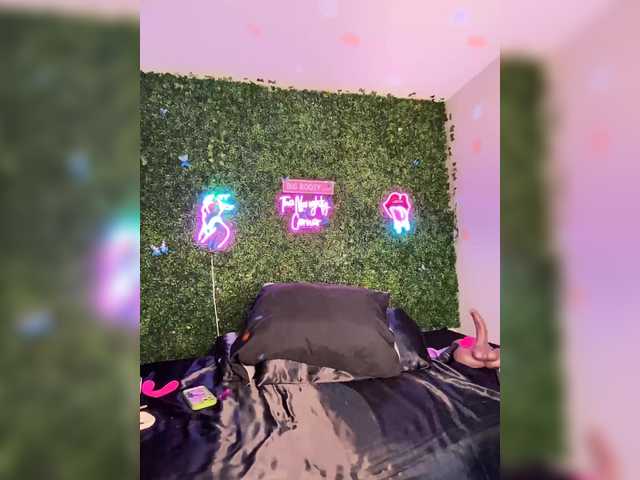 BigButtSarena's BongaCams show and profile