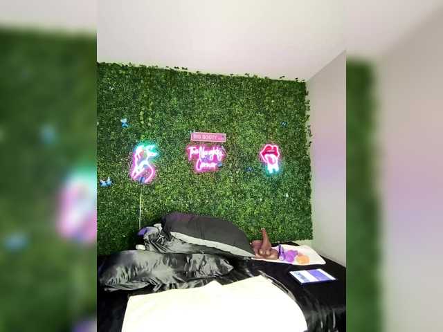 BigButtSarena's BongaCams show and profile