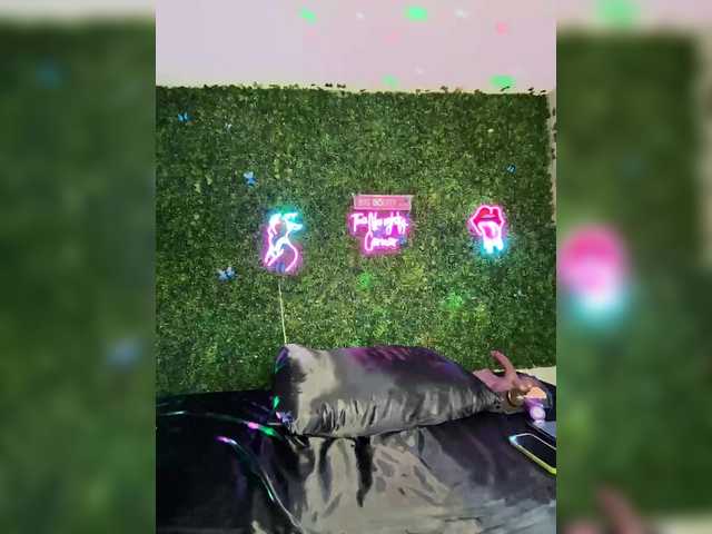 BigButtSarena's BongaCams show and profile