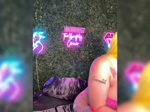 BigButtSarena's BongaCams show and profile