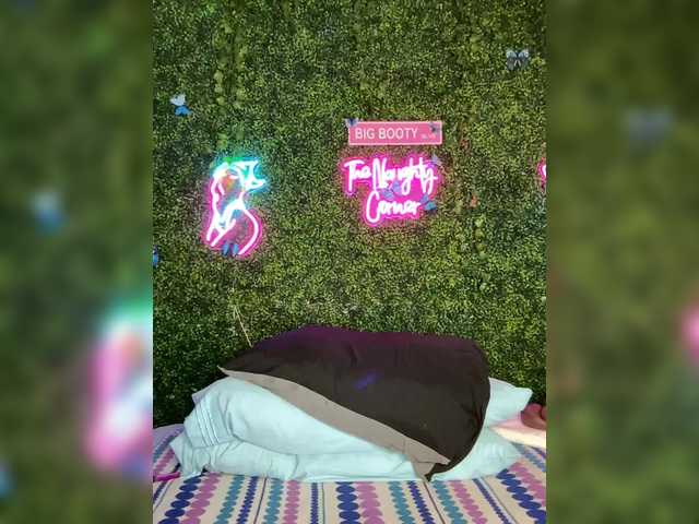 BigButtSarena's BongaCams show and profile